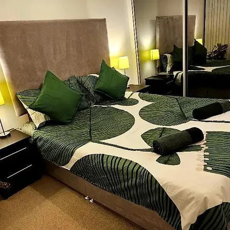Amazing Flat Near Stratford Station Apartment